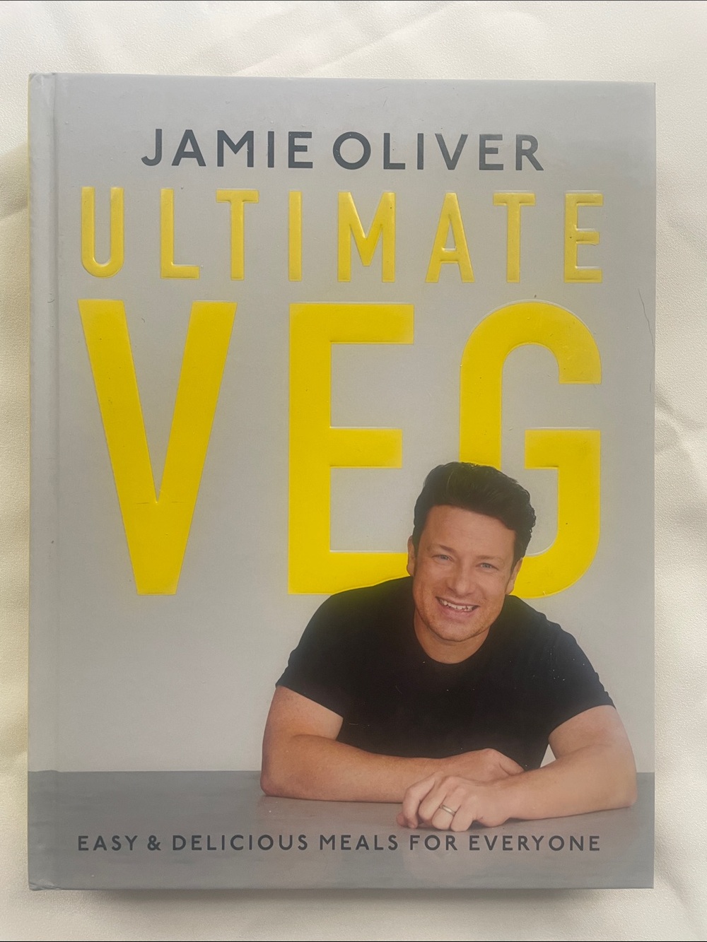 Jamie Oliver Ultimate Veg Cookbook hardcover in excellent condition